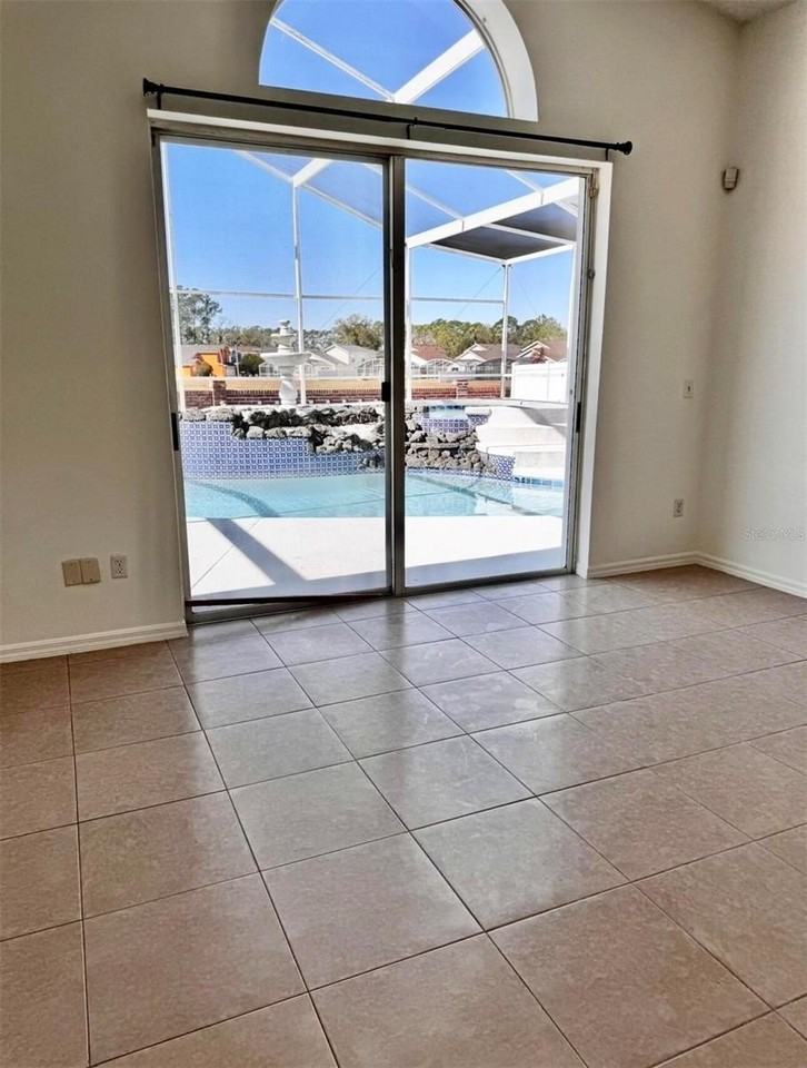 2916 Dickens Cir - Photo 4 of 18