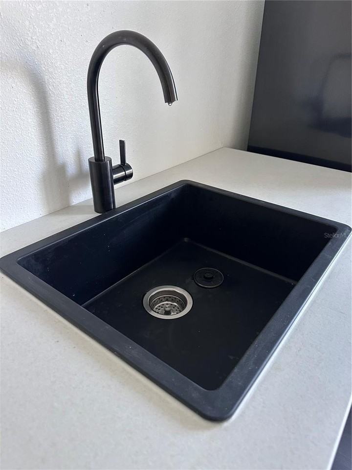 19326 Majestic St - Photo 6 of 11