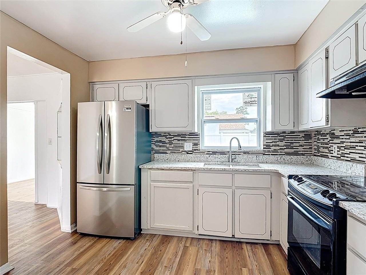 115 Lindenwood Ln - Photo 2 of 46