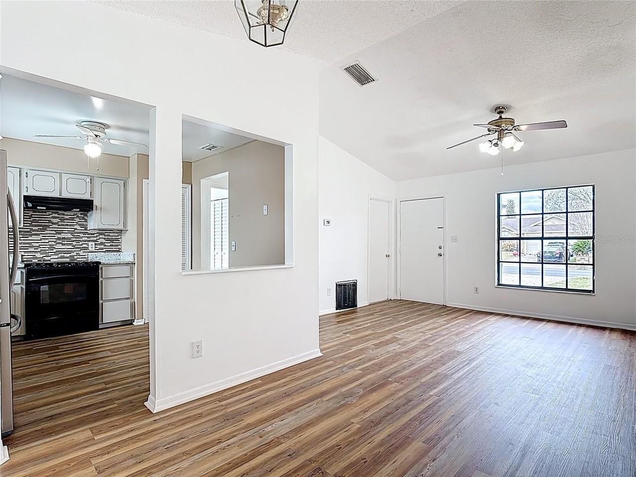 115 Lindenwood Ln - Photo 3 of 46