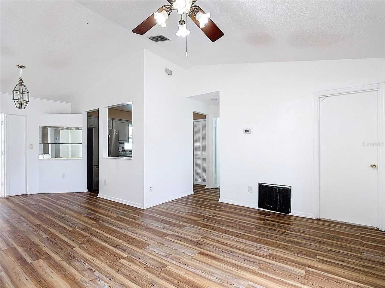 115 Lindenwood Ln - Photo 4 of 46