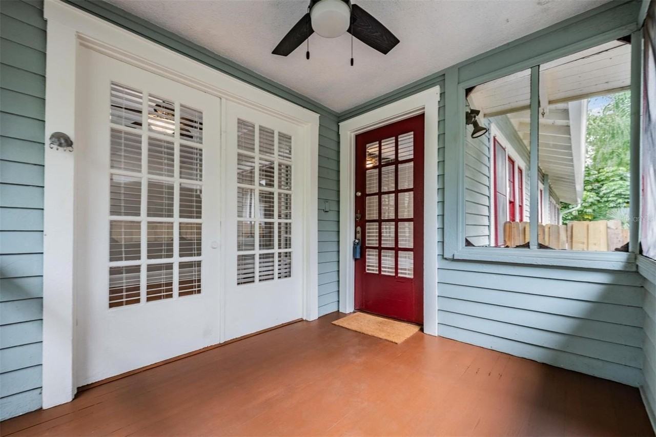 1002 E Crenshaw St - Photo 2 of 18