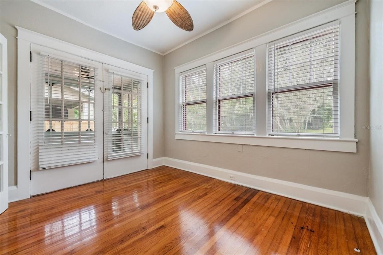 1002 E Crenshaw St - Photo 5 of 18