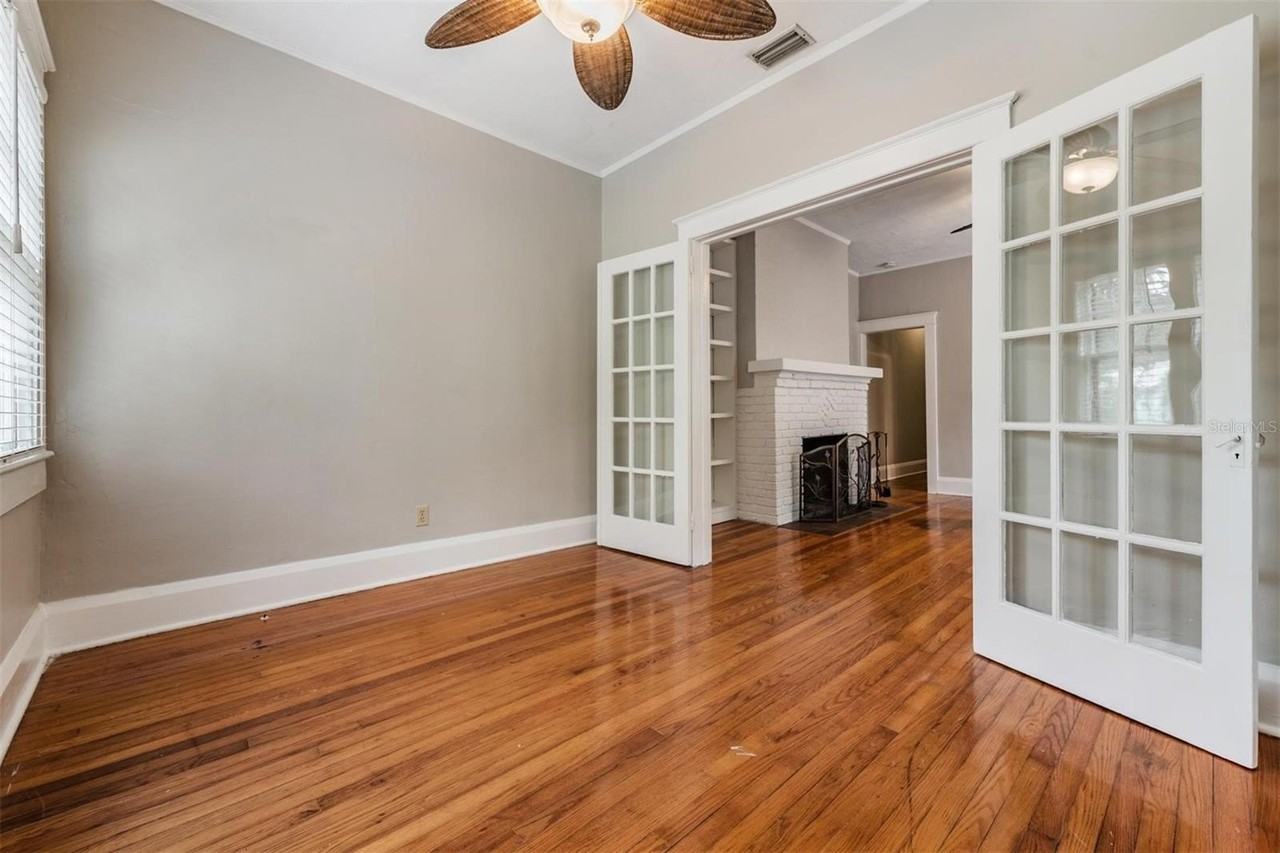 1002 E Crenshaw St - Photo 6 of 18