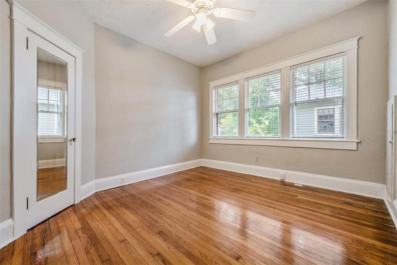 1002 E Crenshaw St - Photo 7 of 18