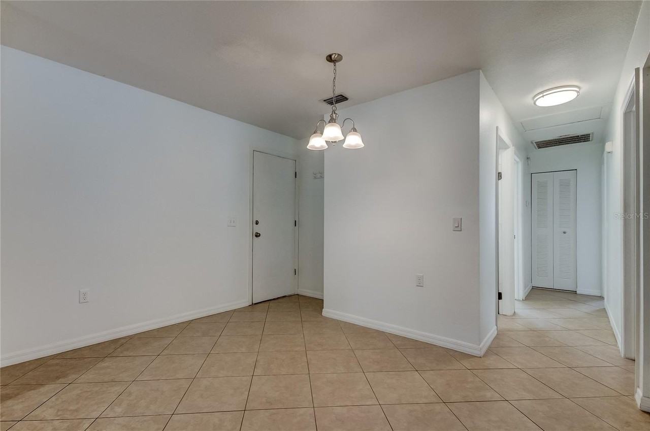 7604 S Sherrill St - Photo 5 of 16