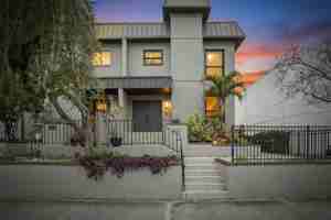 featured image of 162 E Davis Blvd