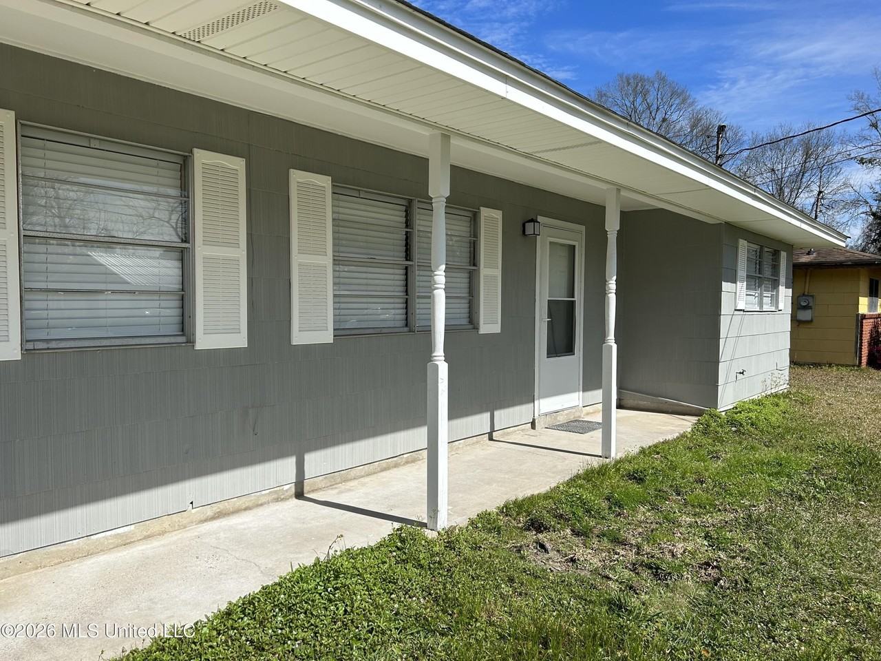 211 Woodland Cir - Photo 2 of 22