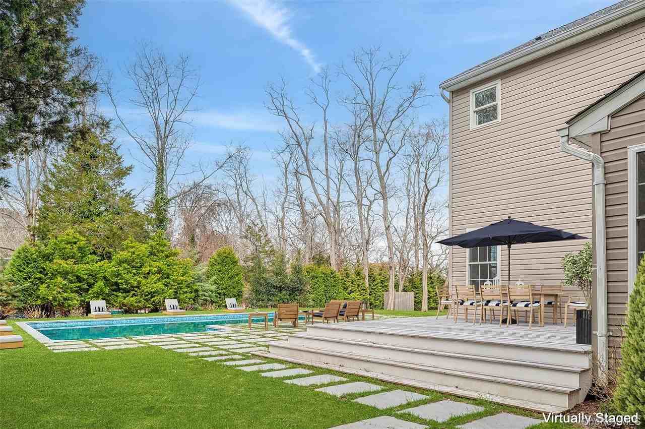 4056 Noyack Rd - Photo 2 of 21