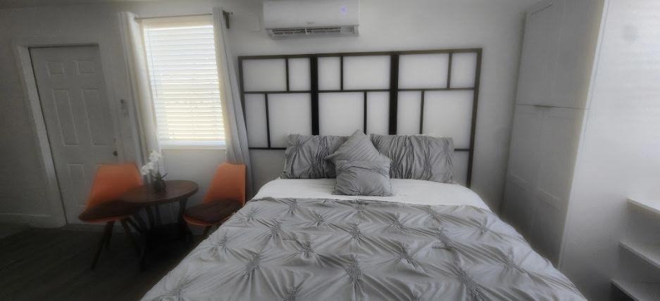 W 35th St - Photo 5 of 8