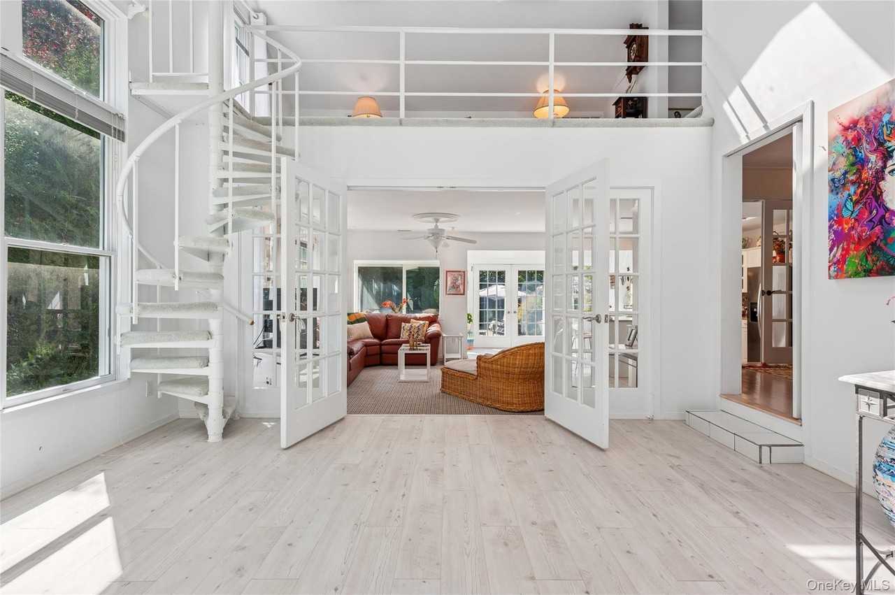 35 Halsey Rd - Photo 2 of 17