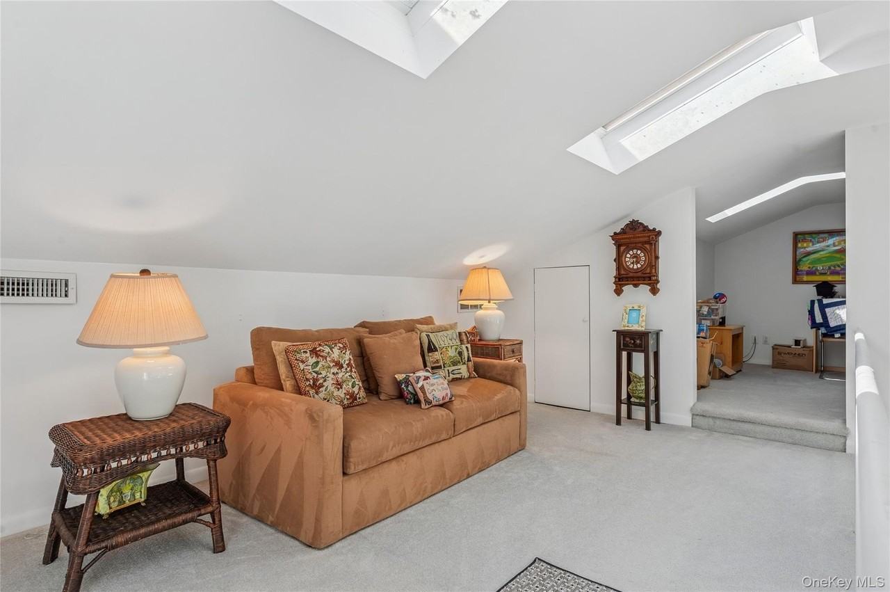 35 Halsey Rd - Photo 3 of 17