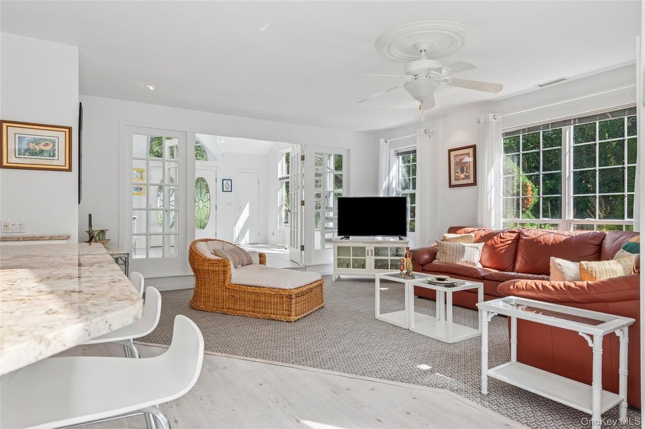 35 Halsey Rd - Photo 4 of 17