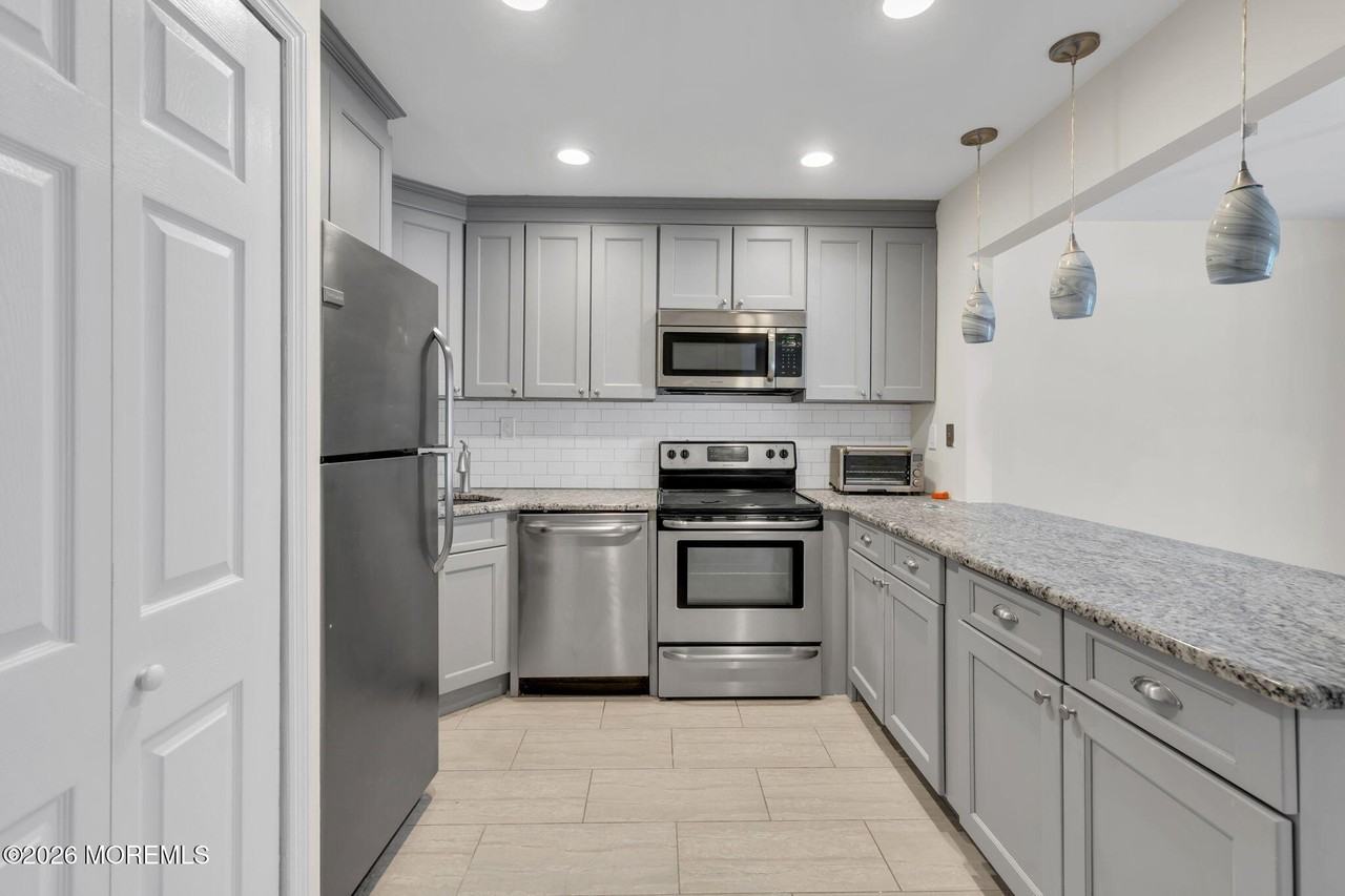 129 Amberly Dr Unit G - Photo 2 of 13