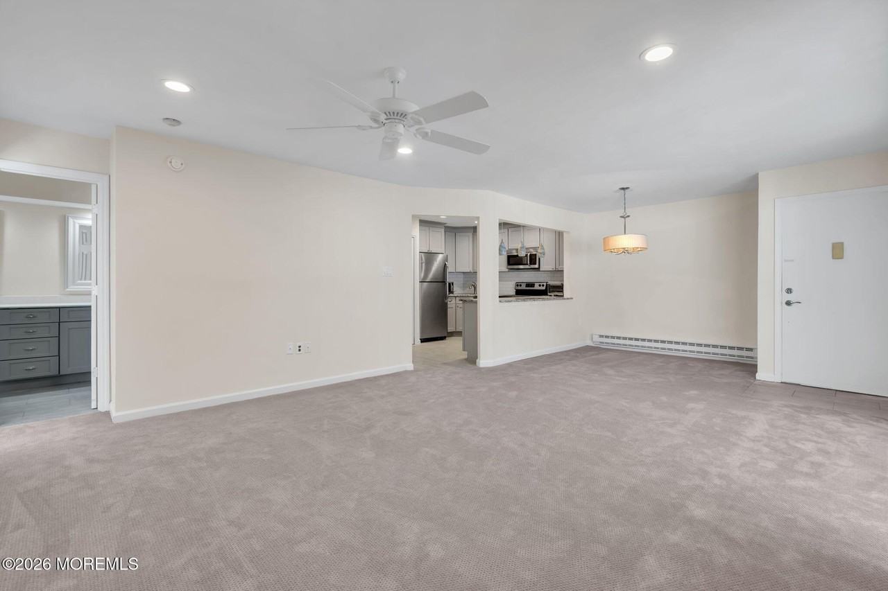 129 Amberly Dr Unit G - Photo 3 of 13