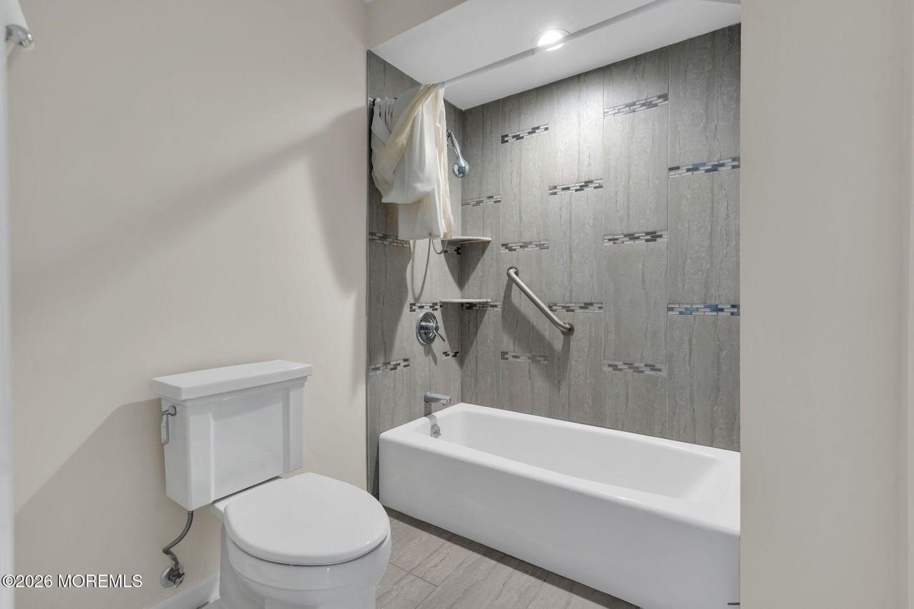 129 Amberly Dr Unit G - Photo 7 of 13