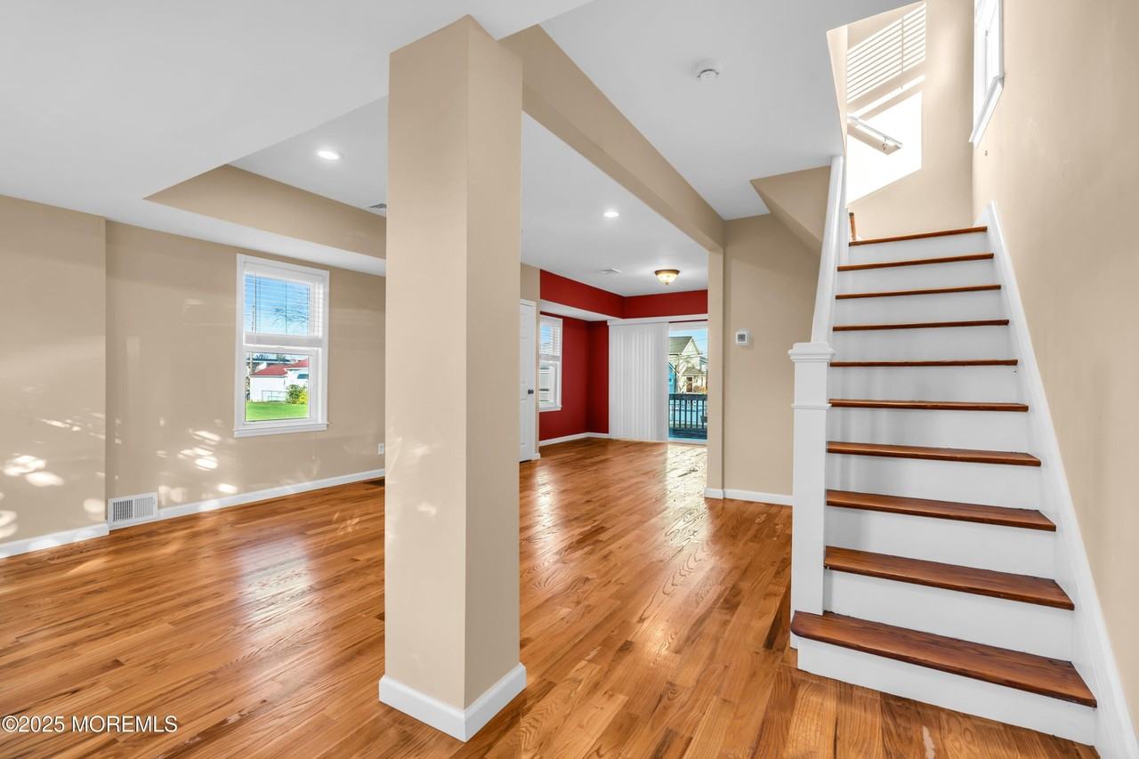 493 Sairs Ave - Photo 3 of 19