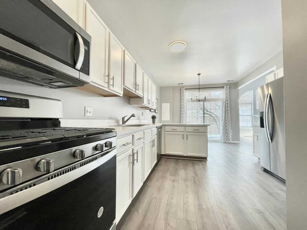 13841 S Cambridge Cir - Photo 4 of 20