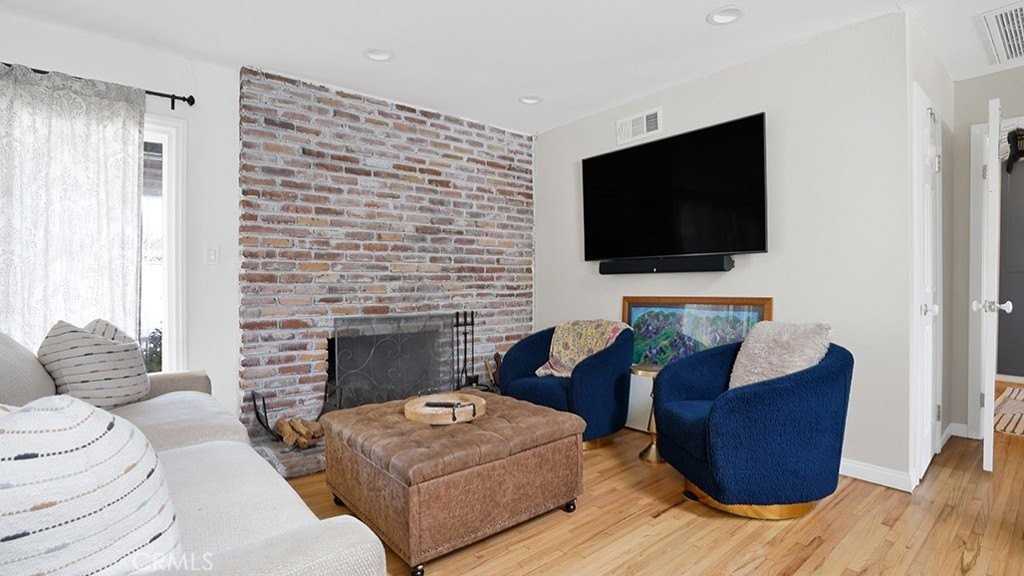 388 Bucknell Rd - Photo 5 of 33