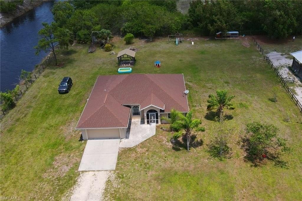 2330 45th Ave Ne - Photo 4 of 26