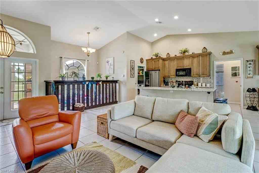 2330 45th Ave Ne - Photo 7 of 26