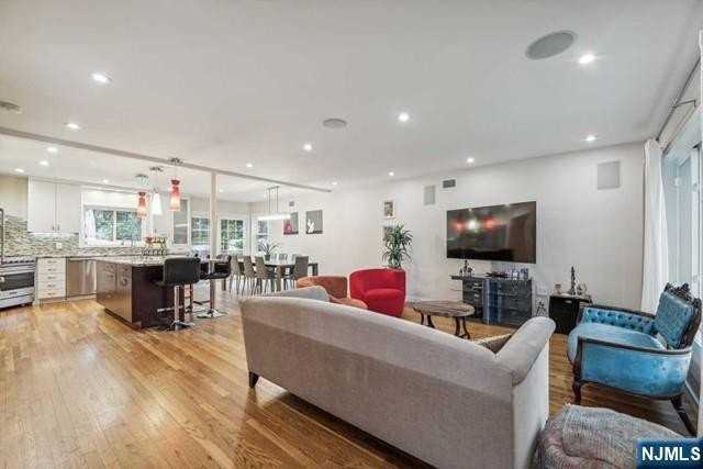 19 Center St - Photo 3 of 21