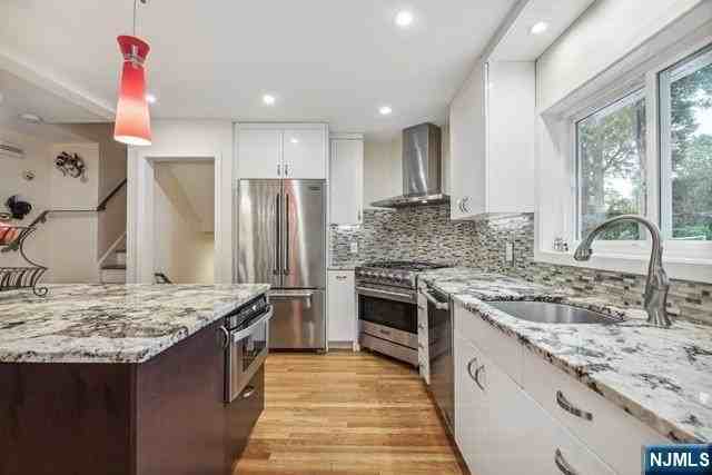 19 Center St - Photo 4 of 21