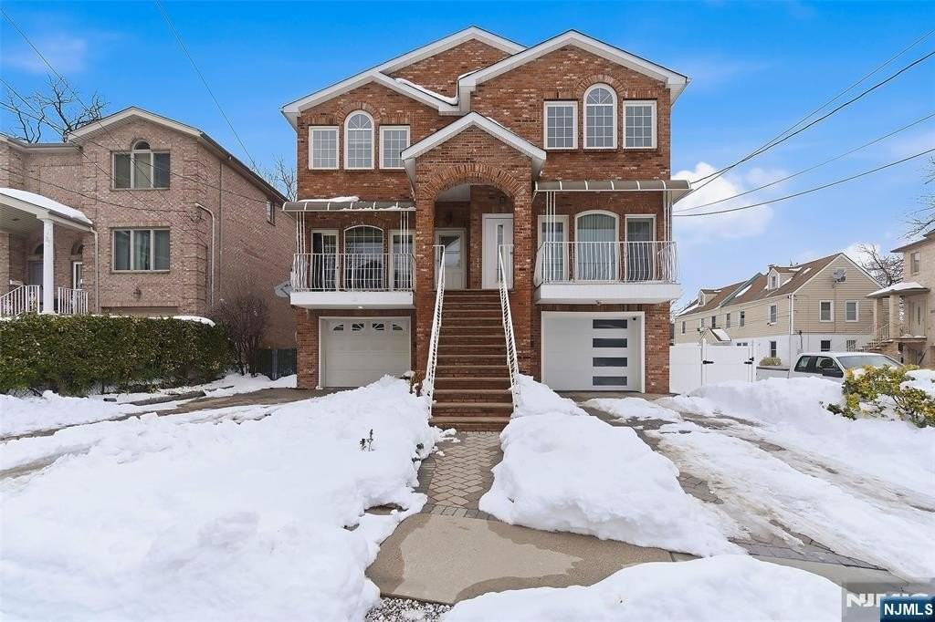 281 Wayne Ave - Photo 2 of 21