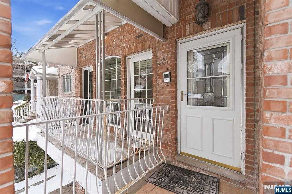 281 Wayne Ave - Photo 3 of 21