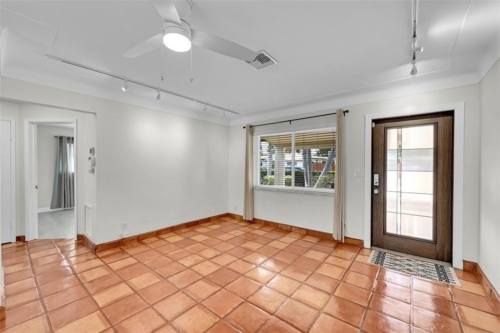 4620 Ne 1st Ter - Photo 6 of 28