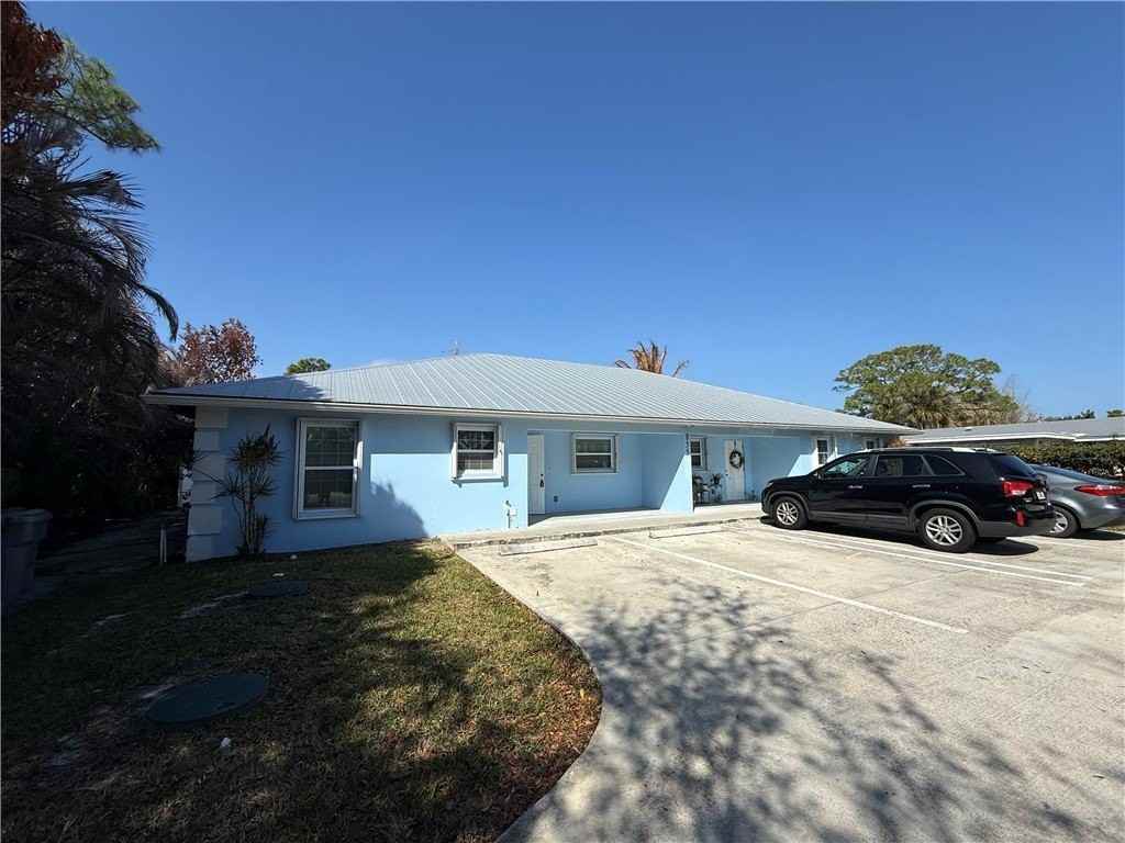 855 6th Ave - Photo 2 of 15