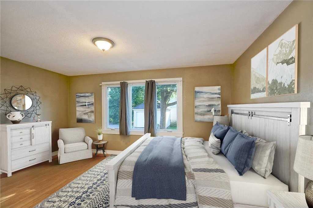 1036 15th Ave Se - Photo 6 of 8