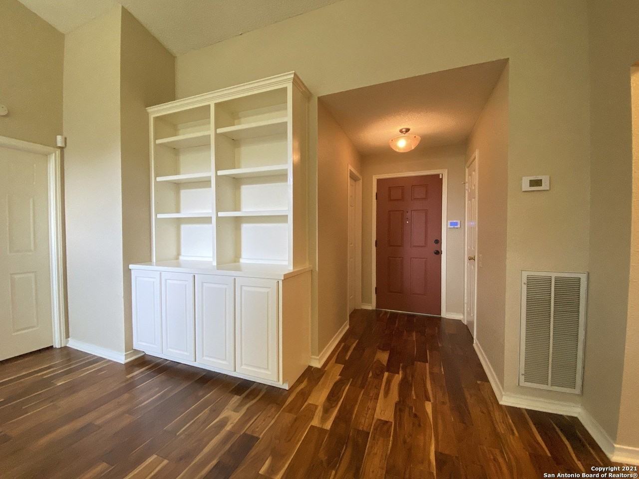 6714 Manassas Dr - Photo 4 of 33