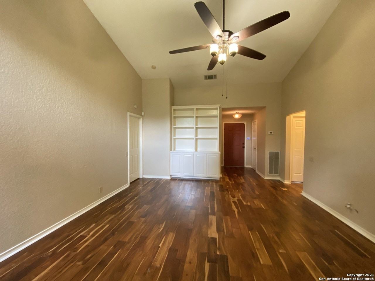 6714 Manassas Dr - Photo 5 of 33