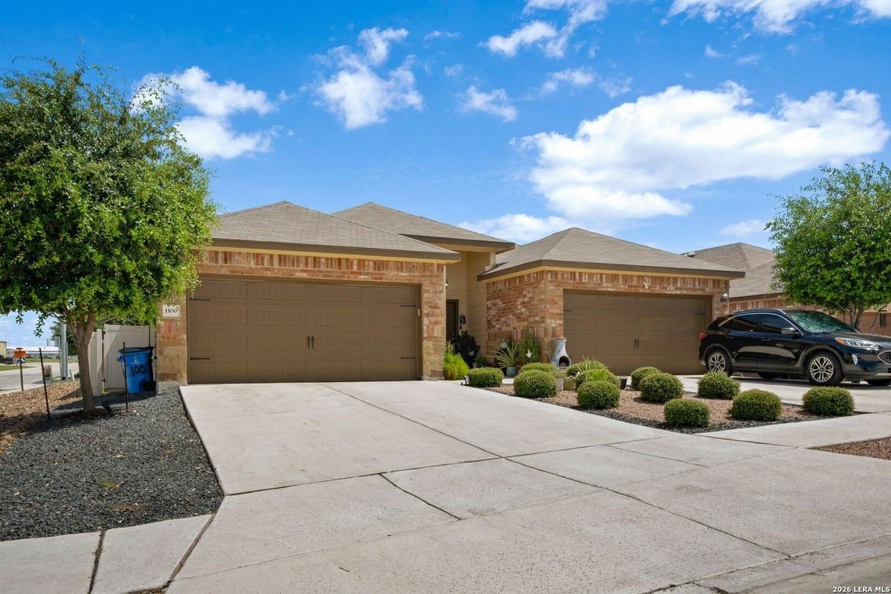 1100/1102 Stanley - Photo 2 of 27