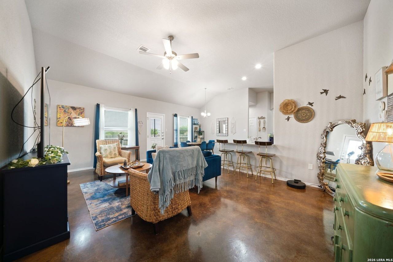 1100/1102 Stanley - Photo 6 of 27