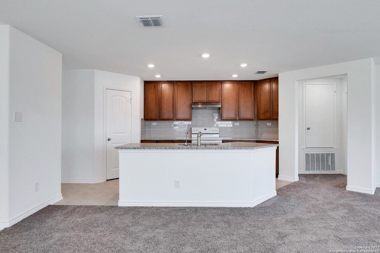 614 Eucharis - Photo 5 of 25