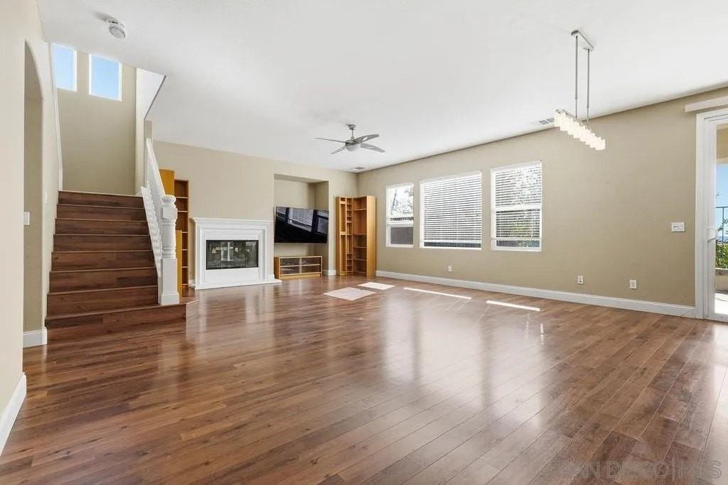 721 Hollowbrook Ct - Photo 4 of 35