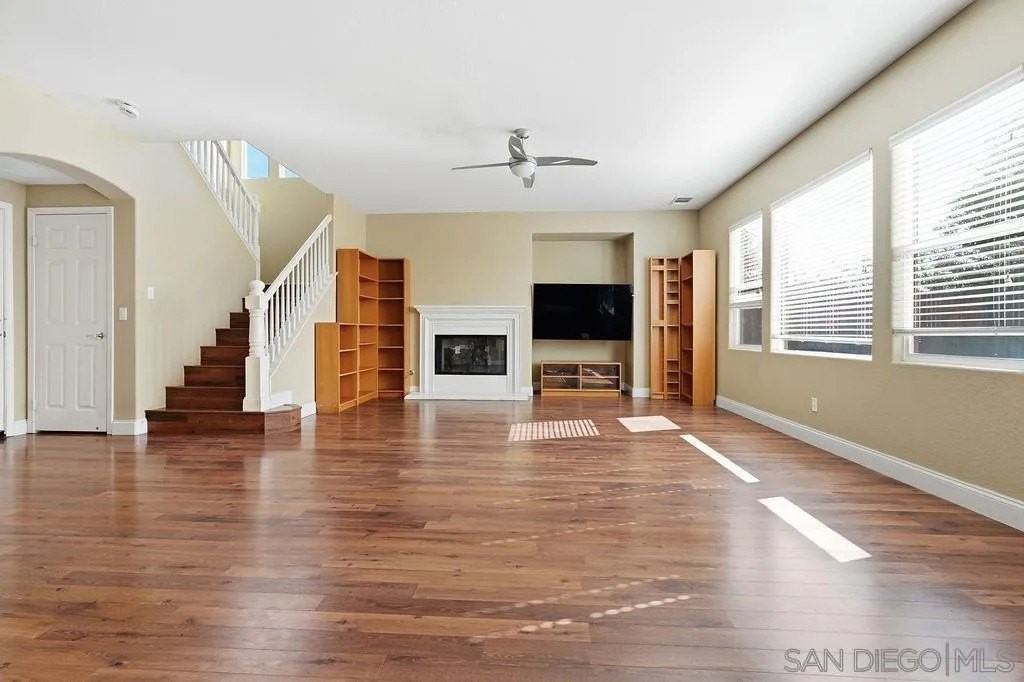 721 Hollowbrook Ct - Photo 5 of 35