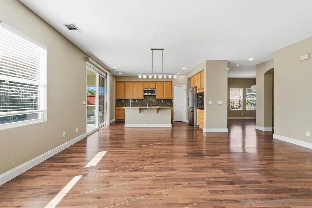 721 Hollowbrook Ct - Photo 6 of 35