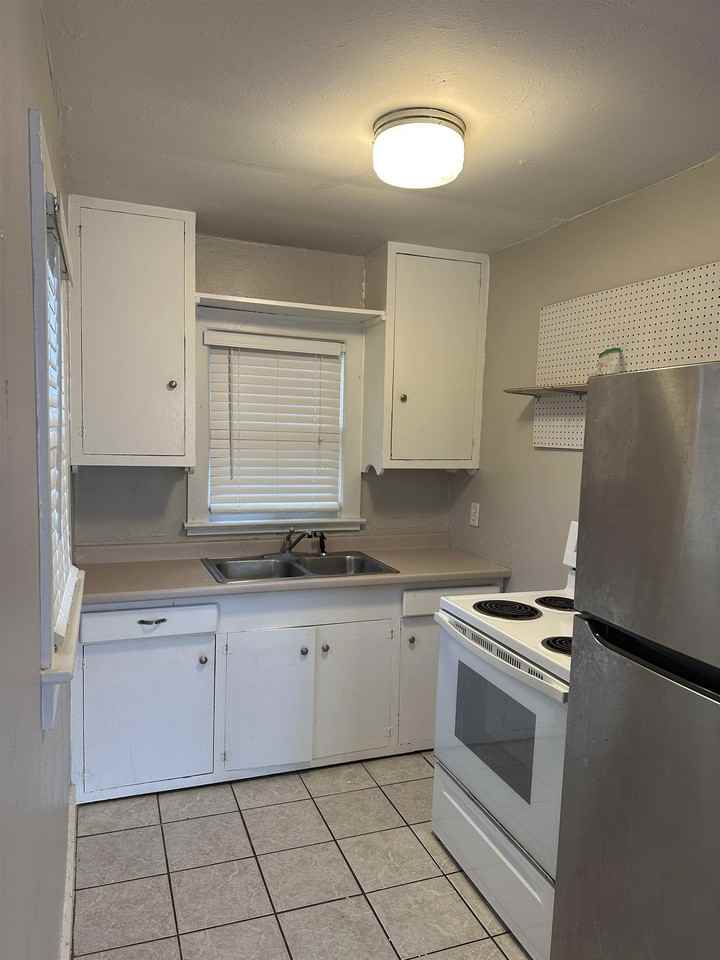 322 W 8th Ave - Photo 6 of 8