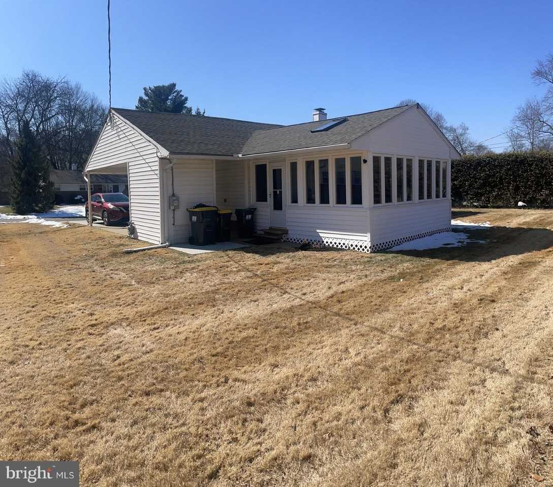 1707 Dalfield Dr - Photo 4 of 17