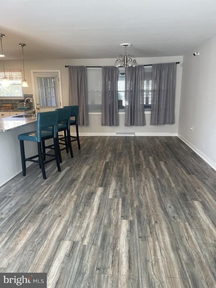 1707 Dalfield Dr - Photo 6 of 17