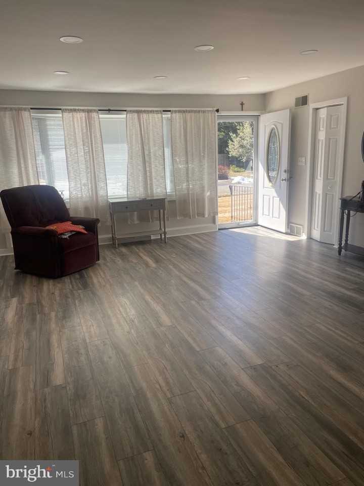 1707 Dalfield Dr - Photo 7 of 17