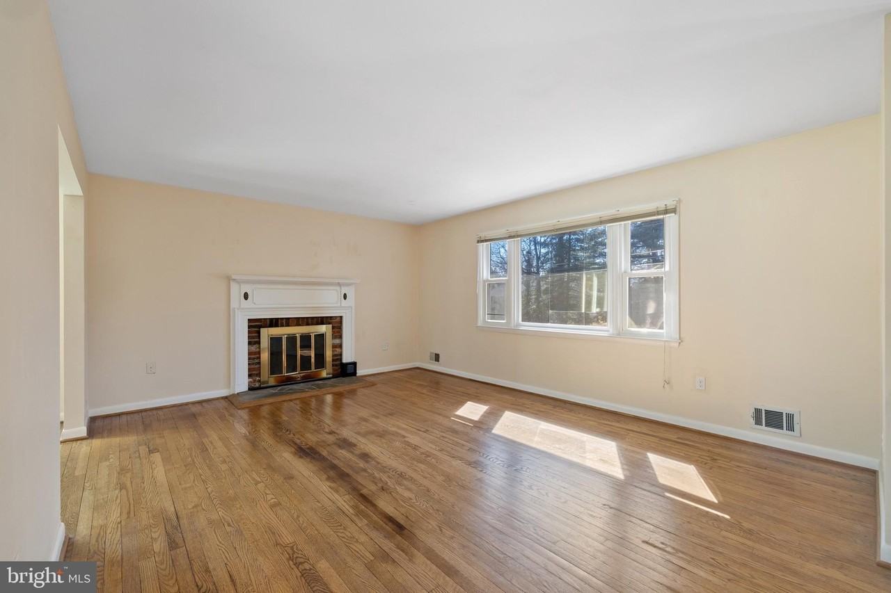 1032 Pinecrest Dr - Photo 5 of 34