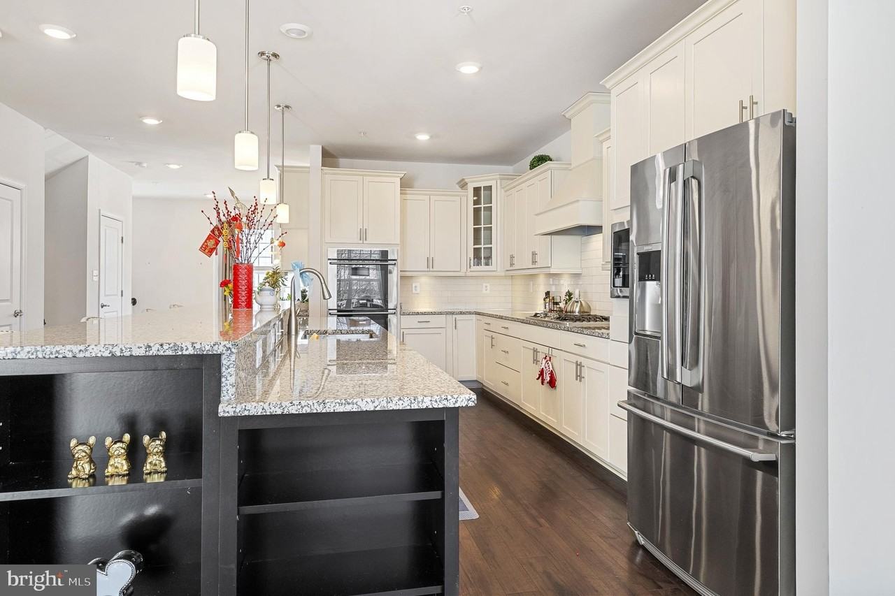 2762 Lady Slipper Rd - Photo 5 of 26