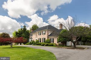 featured image of 8809 Saunders Ln