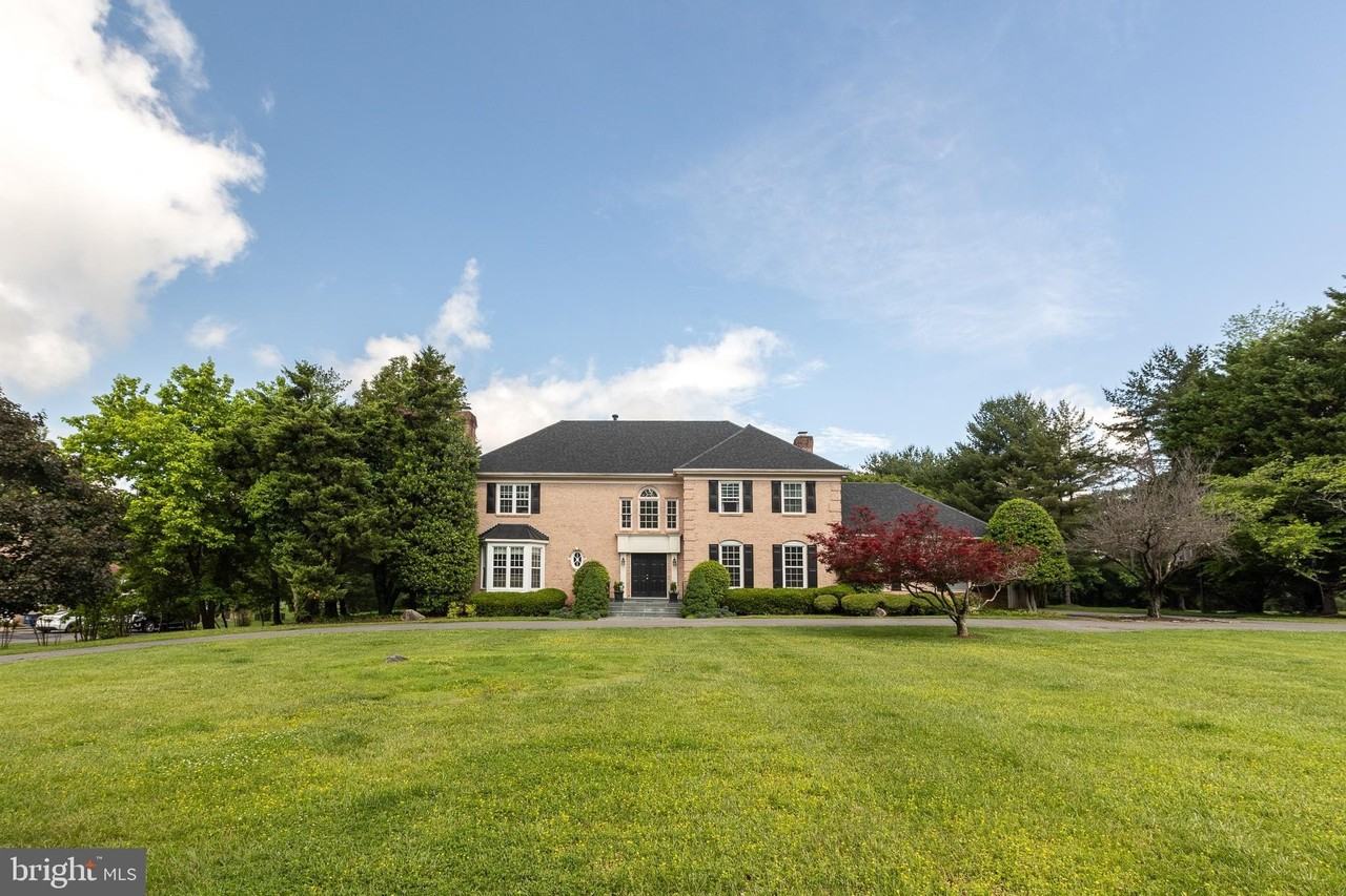 8809 Saunders Ln - Photo 6 of 50