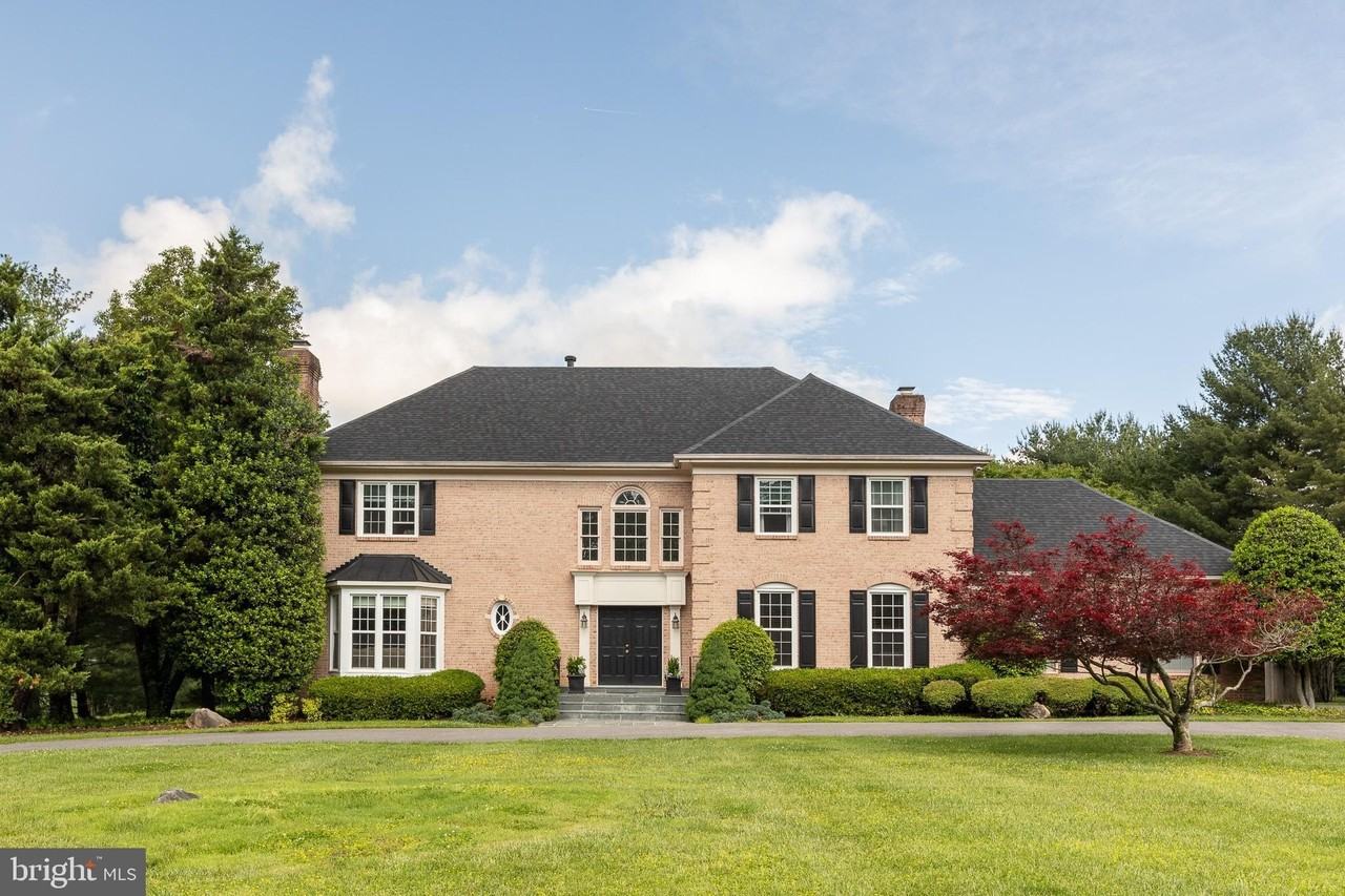 8809 Saunders Ln - Photo 7 of 50