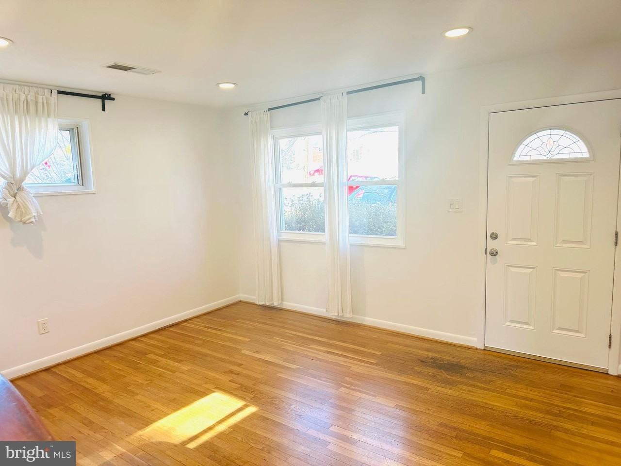 11231 Ashley Dr - Photo 3 of 27